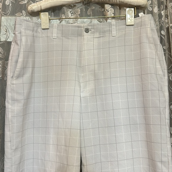 Ben hogan size 36 men’s plaid shorts, white and gray - Picture 2 of 8